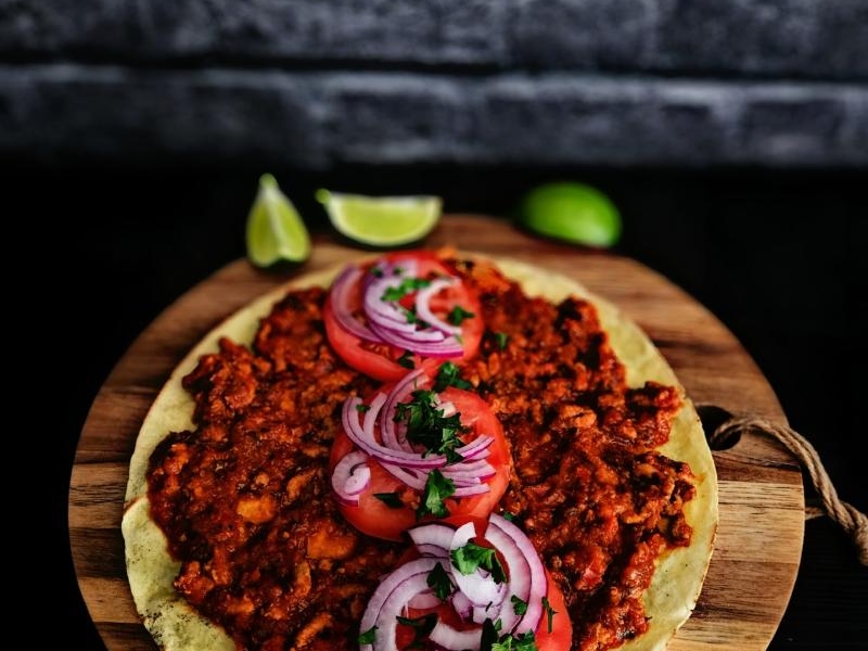 Lahmacun z tortilli kukurydzianej – turecka pizza
