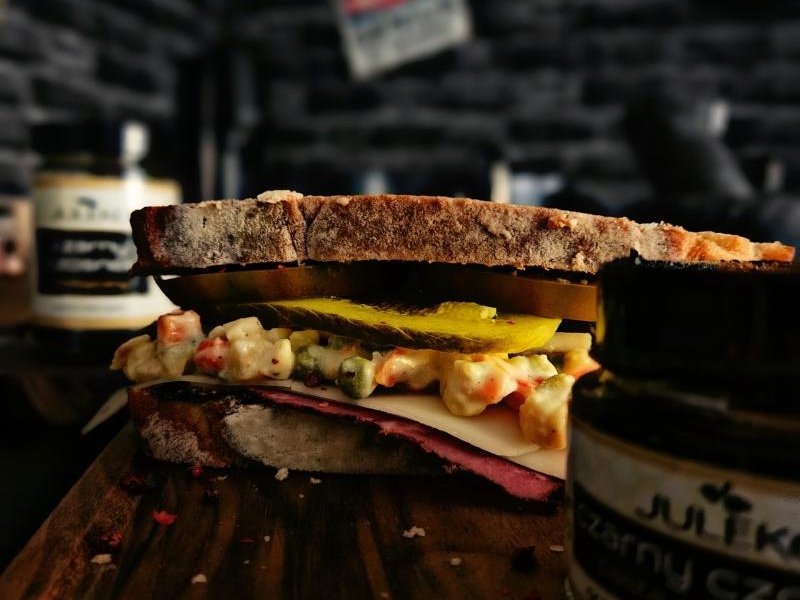 Kanapka z Czarnym Czosnkiem