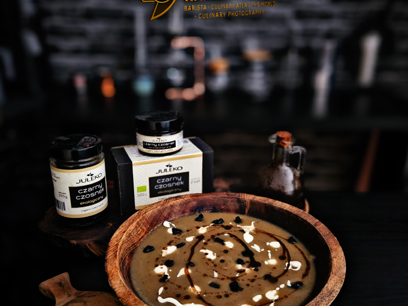 Francuska zupa z pora i ziemniaków z czarnym czosnkiem