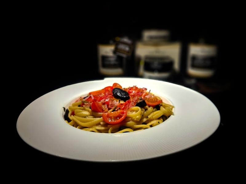 Linguine alla Checca z czarnym czosnkiem