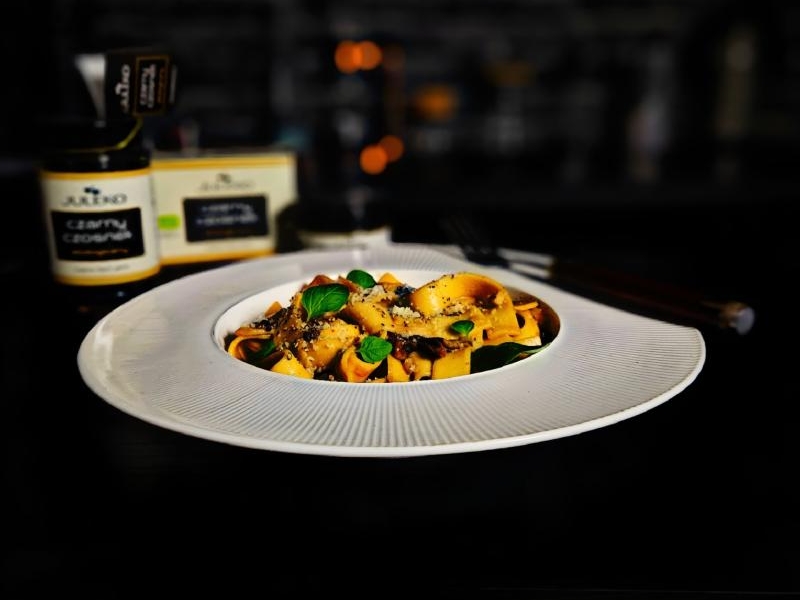 Pappardelle z borowikami i czarnym czosnkiem