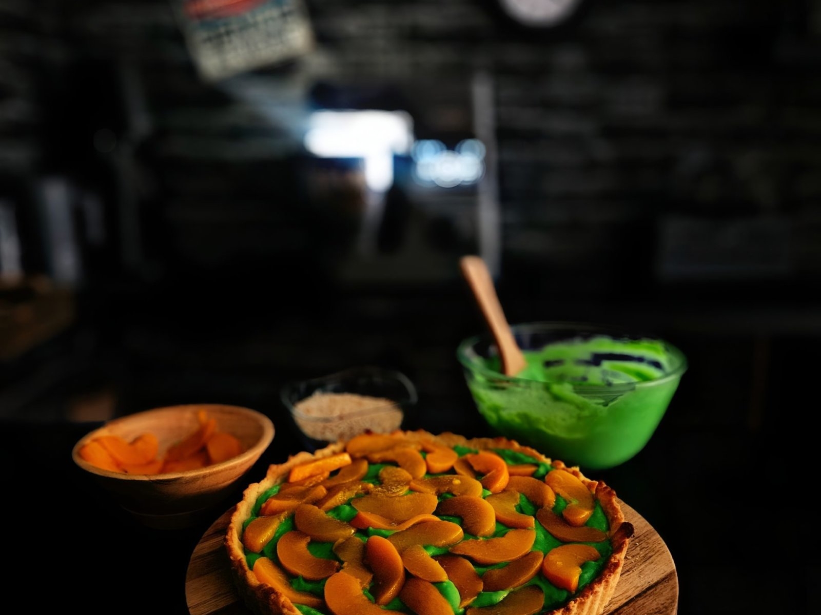 Tarta pandanowa z brzoskwiniami i kokosem