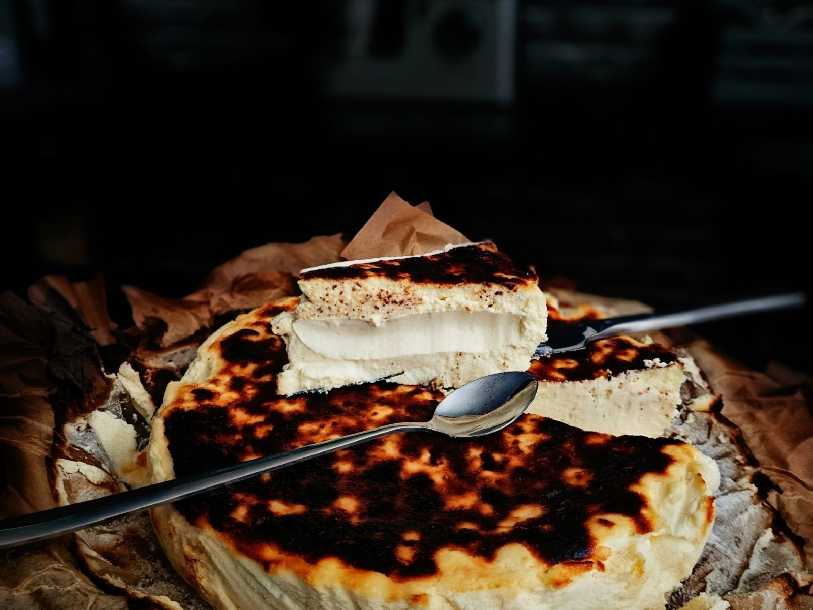 Sernik Baskijski, kremowy i spalony ideał