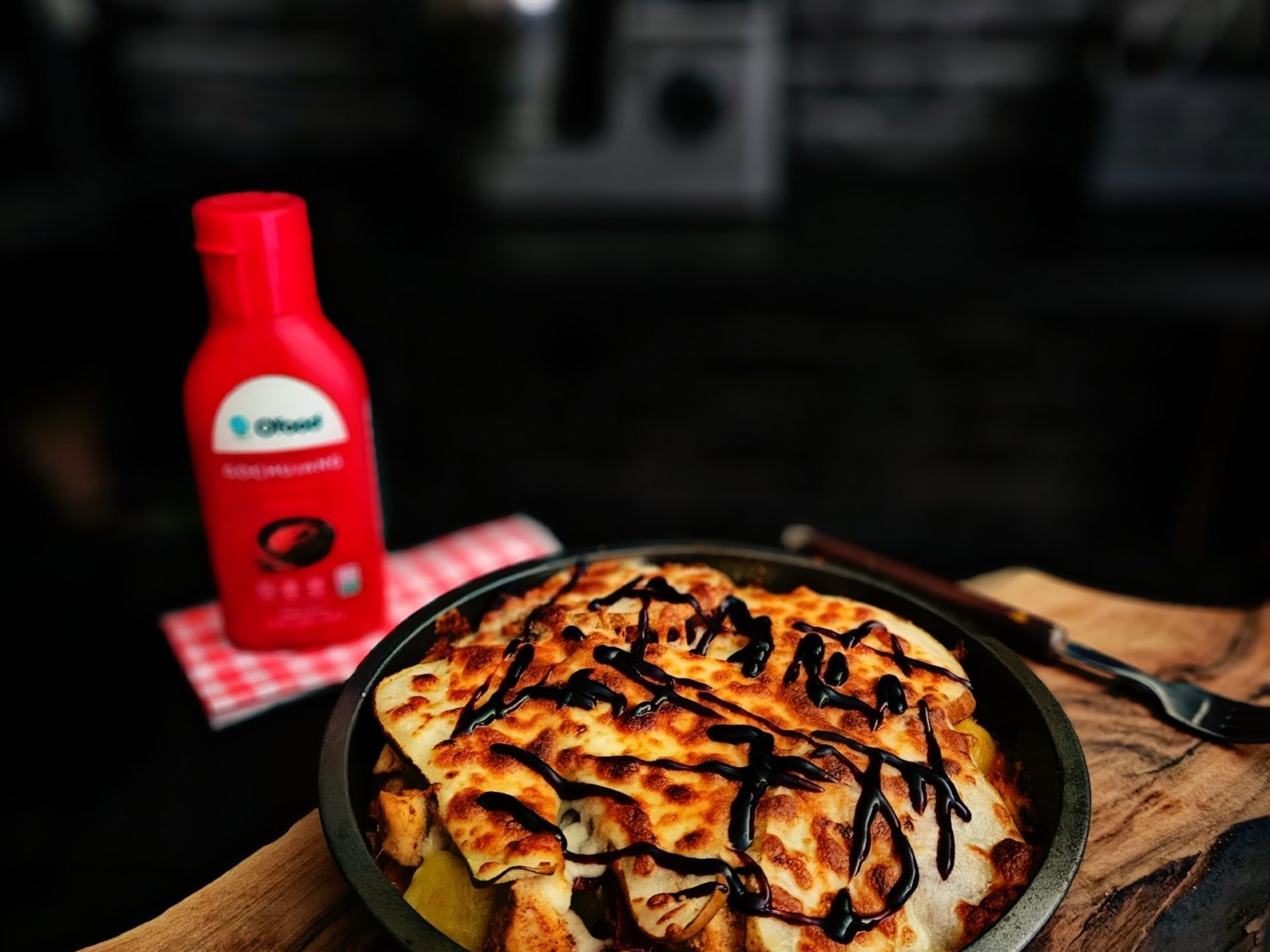 Zapiekanka z gochujang i kurczakiem