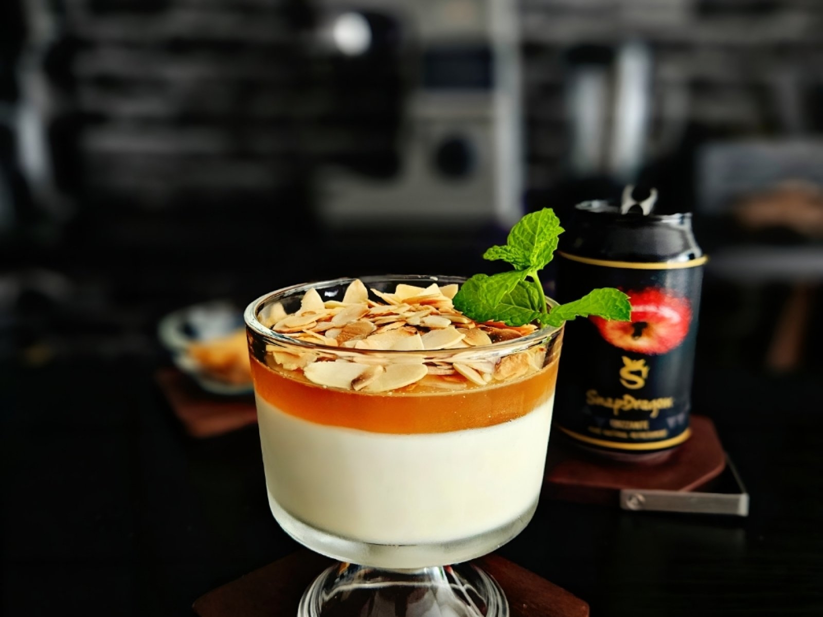 Panna cotta – włoski deser z amaretto i jabłkowym smakiem SnapDragon