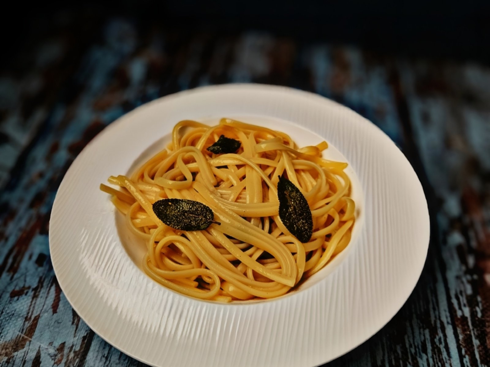 Pasta burro e salvia – włoski makaron z masłem i szałwią