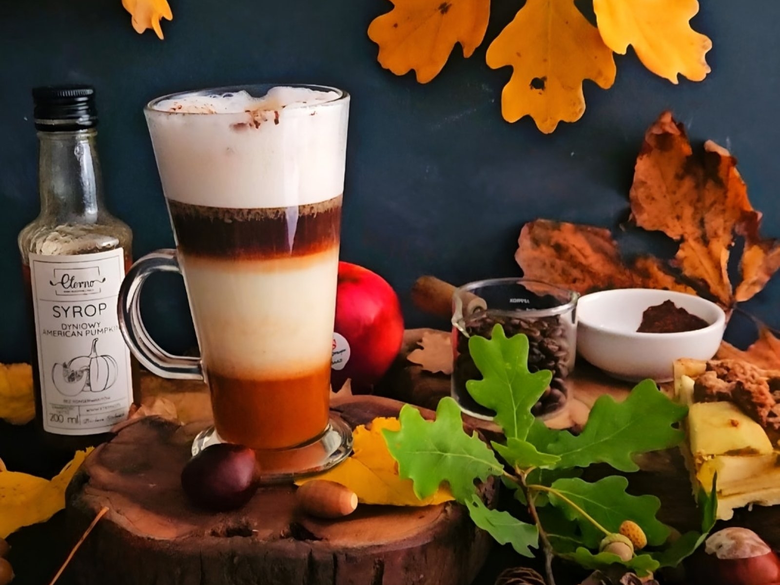 Jesienne latte dyniowe z Eterno. Kawa, która znalazła tartę