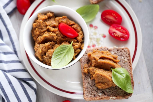 Pasta kanapkowa z warzyw z rosołu