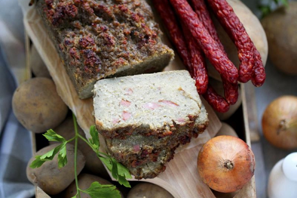 Babka ziemniaczana z kabanosami