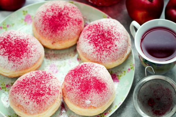 Pączki z pudrem różowym – przepis