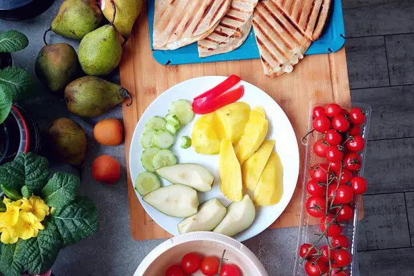 Jak zachęcić dzieci do jedzenia owoców i warzyw?