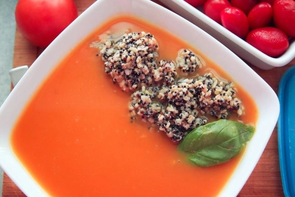Zupa pomidorowa z komosą ryżową