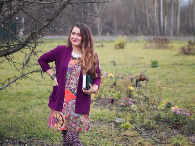 Wzory i kolory w jesiennej odsłonie – inspiracja stylizacji na co dzień