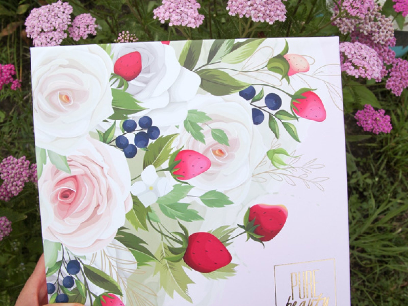 Lipiec z Pure Beauty i pudełkiem ROSE STORIES