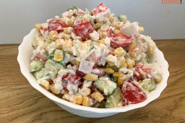Sałatka ryżowa z surimi