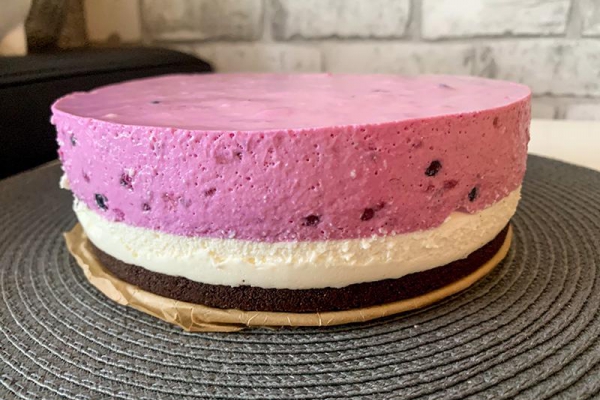 Sernik z owocami na spodzie oreo