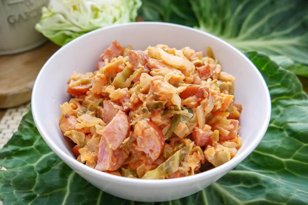 Bigos z młodej kapusty