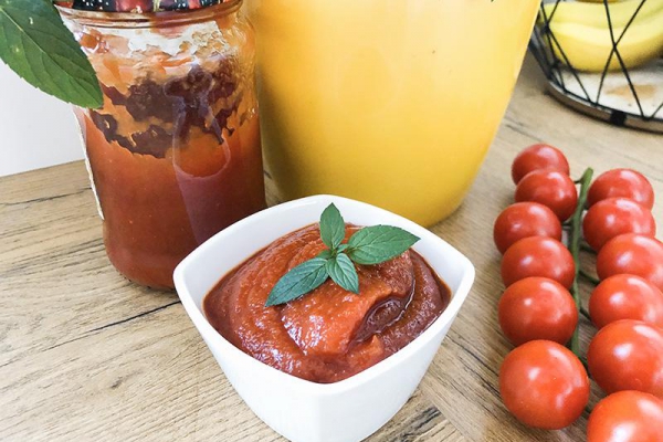 Ketchup z papryki i pomidorów