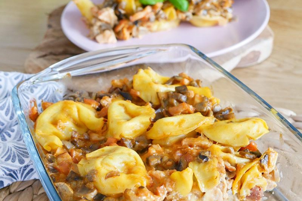 Zapiekanka obiadowa z tortellini i pieczarkami