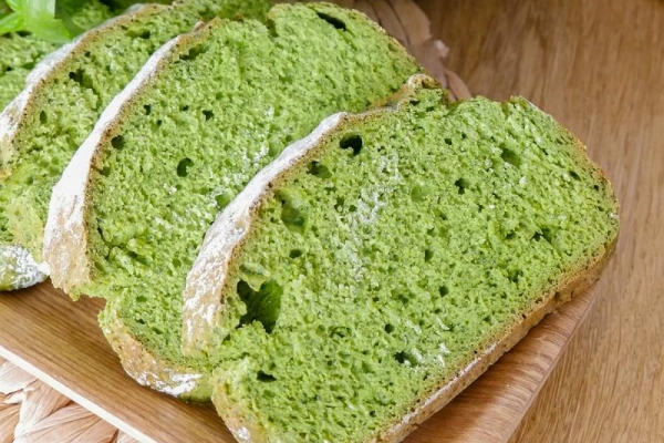 Zielony chleb ze szpinakiem