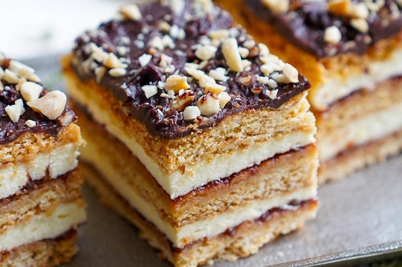 Miodownik z kremem budyniowym