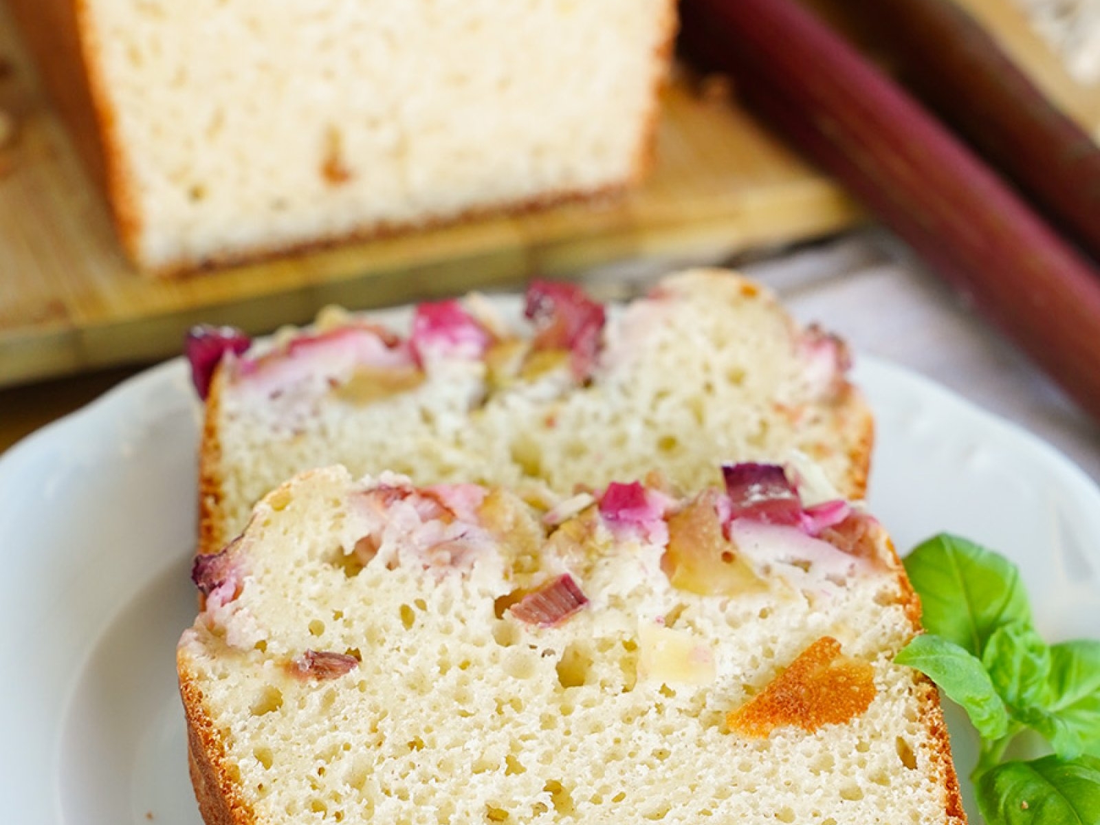 Szybkie ciasto z rabarbarem na kefirze