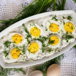 Jajka w sosie chrzanowym...