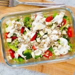 Sałatka brokułowa z...