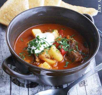 Gulyásleves - węgierska zupa gulaszowa