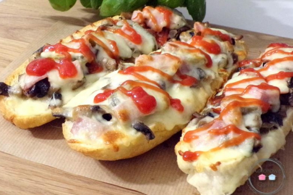 Zapiekanki z szynką i pieczarkami