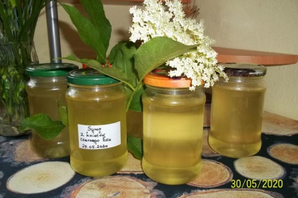 Syrop z kwiatów czarnego bzu