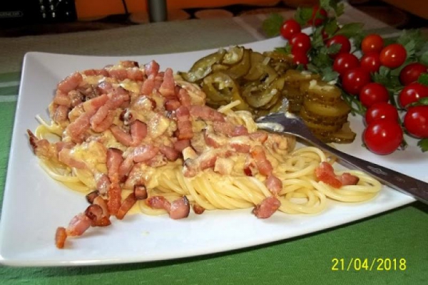 Makaron z boczkiem w sosie carbonara