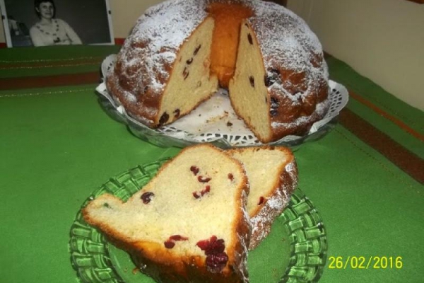 Baba drożdżowa z żurawiną