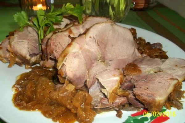 Łopatka pieczona w cebuli