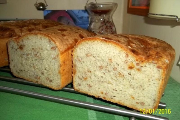Chleb z ziarnami pszenicy