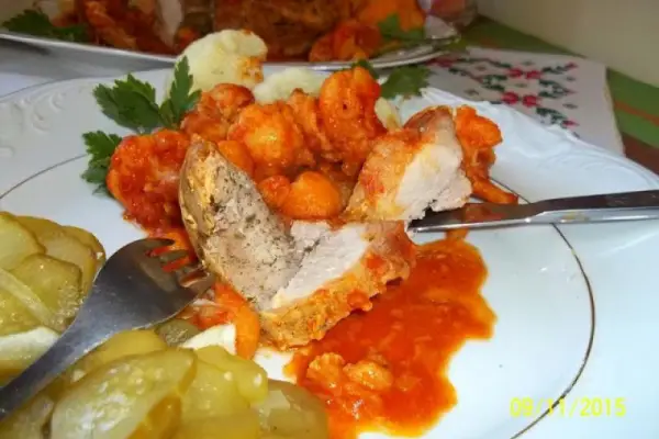 Schab z kalafiorem w pomidorowym sosie z curry