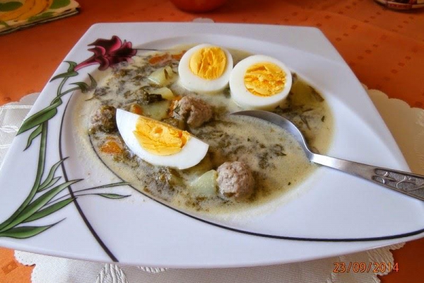 Zupa szczawiowa z mięsnymi kulkami