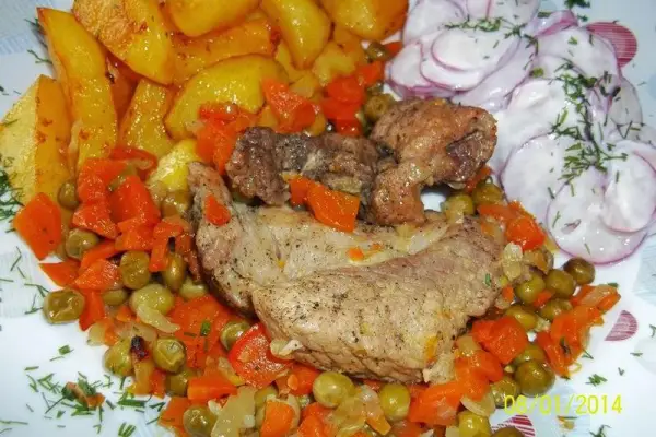 Łopatka w warzywach