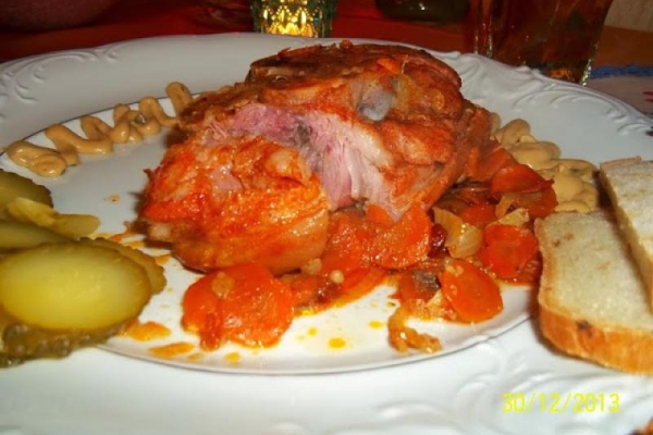 Golonka w warzywach