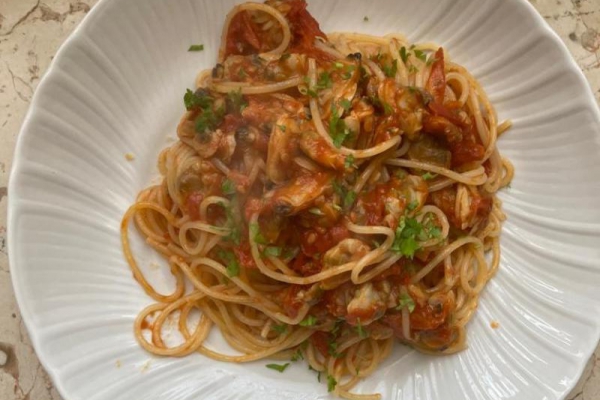 Małże ze spaghetti