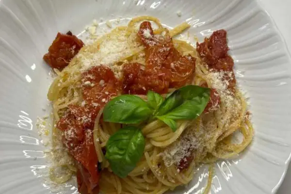 Spaghetti ze świeżymi pomidorami