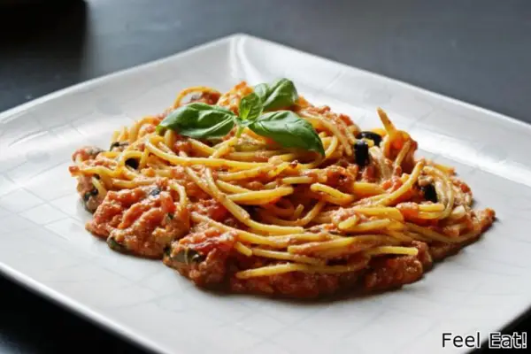 Spaghetti z ricottą i pomidorami