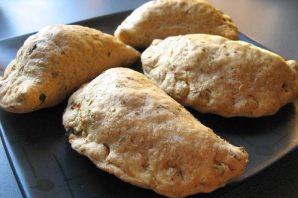 Pieczone pełnoziarniste pierogi z indyczym mięsem mielonym