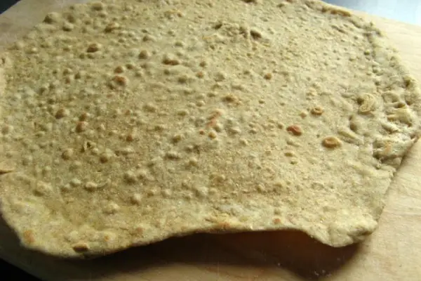 Domowy pełnoziarnisty placek na tortille
