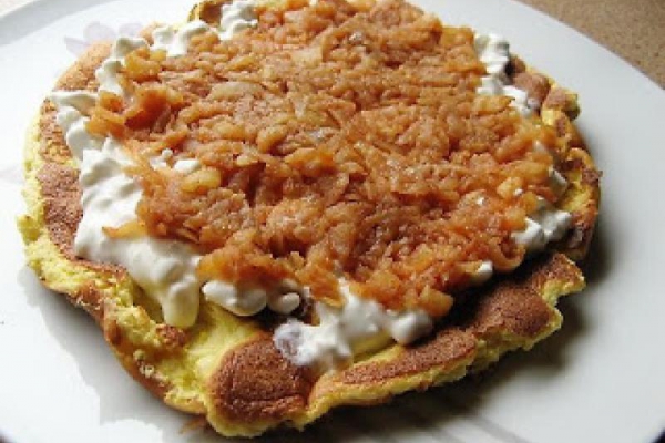 Ochota na słodkie śniadanie ? Omlet biszkoptowy z pieczonymi jabłkami i serkiem wiejskim!