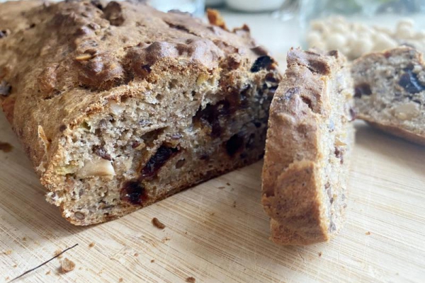 Ciasto bananowe bez cukru z bakaliami – przepis