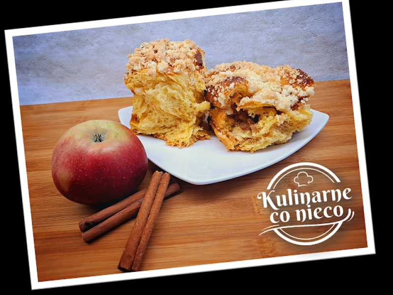 Dyniowe Rollsy z Jabłkami i Cynamonem