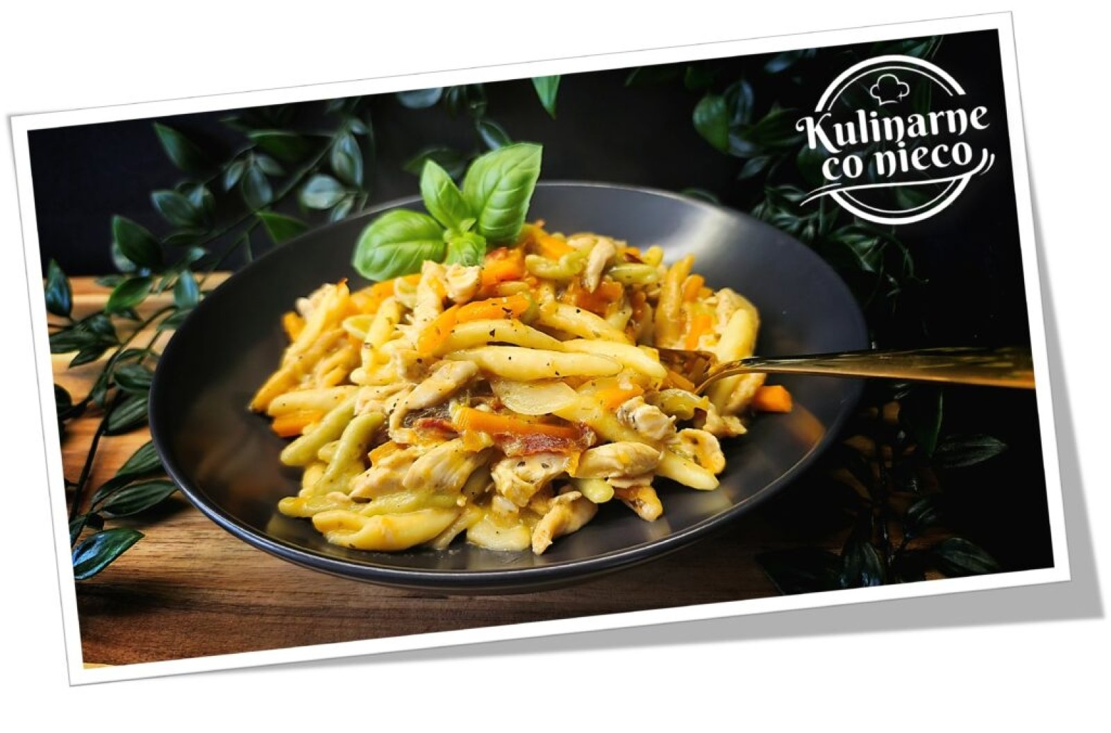 Fusilli Pugliesi z Kurczakiem, Dynią i Suszonymi Pomidorami (*SERIA FIT*)