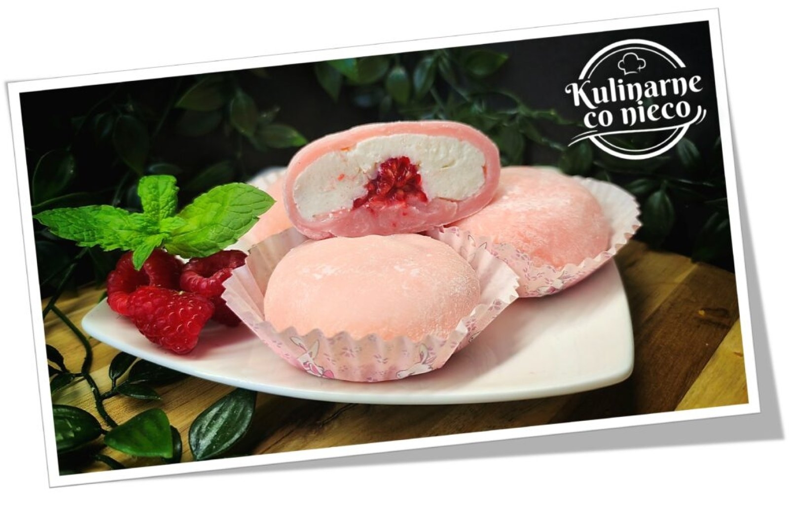 Mleczne Mochi z Waniliowym Kremem ze Skyru i Malinami