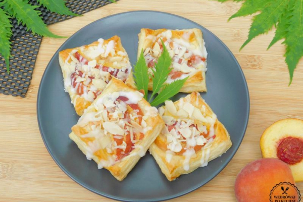 Tartaletki z brzoskwiniami